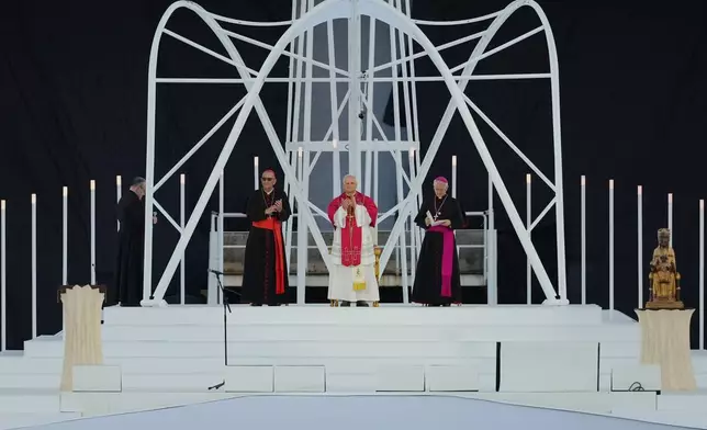 2026年6月9日周二，教宗良十四世在巴塞羅那蒙特惠奇奧林匹克體育場主持祈禱守夜活動。(美聯社圖片/Alessandra Tarantino) AP圖片