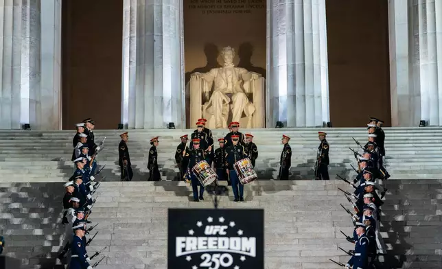 終極格鬥冠軍賽（UFC）在林肯紀念堂舉行記者會，該記者會是為周五（2026年6月12日）在華盛頓白宮南草坪舉行的周日賽事而設。(美聯社圖片/Allison Robbert) AP圖片