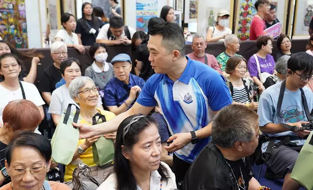 香港警務處新界南總區指揮官張惠華助理處長送上端午福袋祝福