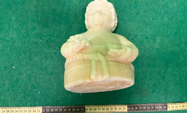 第一宗案件中藏有懷疑可卡因的其中一尊雕像。 政府新聞處圖片