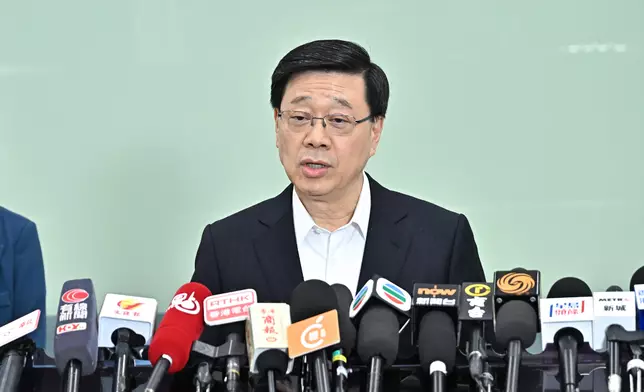 行政長官會見傳媒。政府新聞處圖片