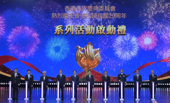 行政長官出席慶祝香港回歸祖國29周年「香江奮進啟新程」文藝晚會致辭。政府新聞處圖片