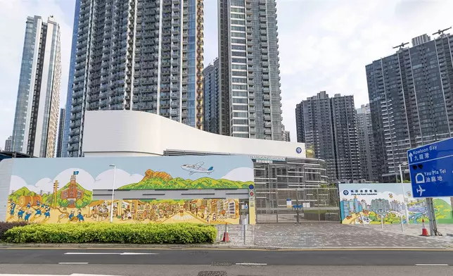 承啟道變電站壁畫刻畫九龍城及啟德變遷，並展現中電對未來和香港的信心及承諾。