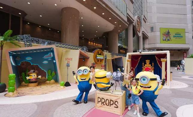 「Minions & Monsters: Bello! Hollywood」於時代廣場隆重登場，設有電影片場主題場景供大眾合照打卡