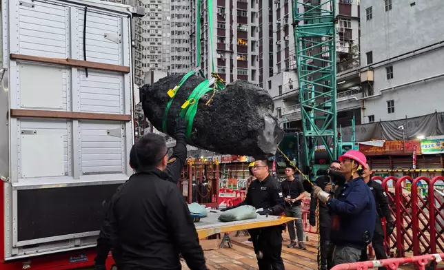 警方初步評估有理由相信疑似炸彈並非爆炸物品，而是巨石。
