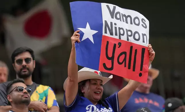 2026年6月29日周一，侯斯頓，世界盃三十二強足球賽，巴西對日本。日本球迷準備觀看賽事。(美聯社圖片/Karen Warren) AP圖片