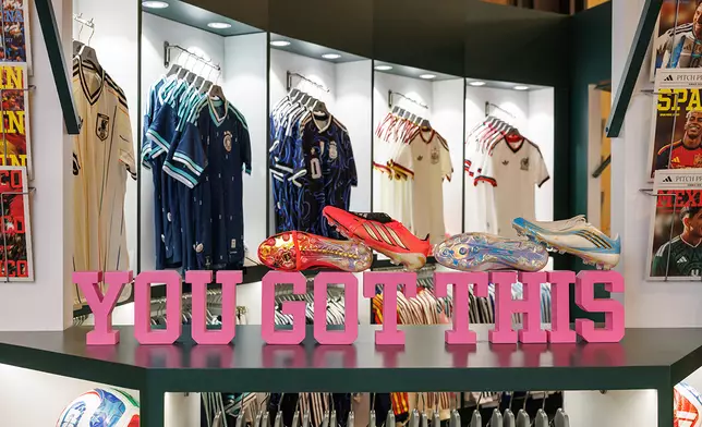 店內展示區結合 'YOU GOT THIS' 標語，展出多款設計獨特的專業足球鞋
