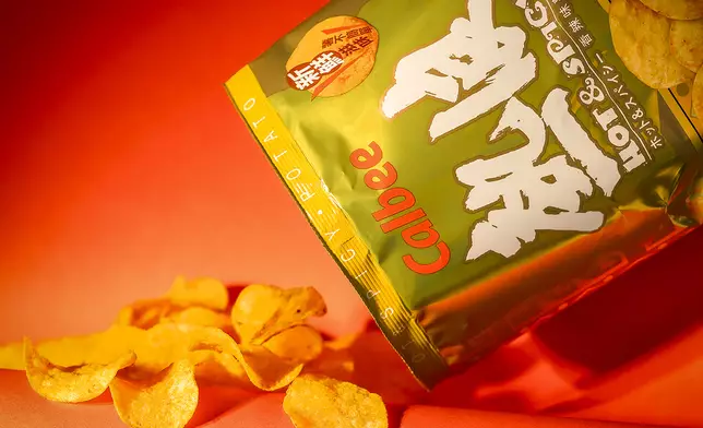金裝盛事版「熱浪」散發耀眼奪目的尊貴氣派，耀眼金光與「熱浪」的火辣熱情互相輝映，奢華感十足
