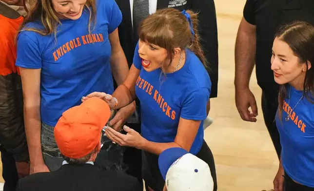 Taylor Swift在紐約出席聖安東尼奧馬刺隊對紐約人隊的NBA總決賽第四場賽事前抵達，攝於2026年6月10日周三。(美聯社圖片/Frank Franklin II) AP圖片