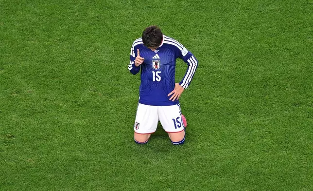 2026年6月14日周日，在達拉斯附近德州阿靈頓舉行的世界盃F組足球賽後，日本隊球員鎌田大地（15號）指向天空。(美聯社圖片/Jessica Tobias) AP圖片