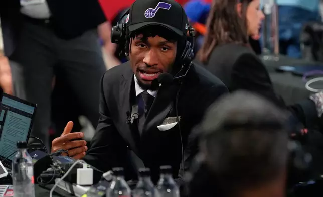 達林彼得森在紐約接受訪問，他於2026年6月23日周二的NBA籃球選秀首輪中被猶他爵士隊選中。(美聯社圖片/Yuki Iwamura) AP圖片