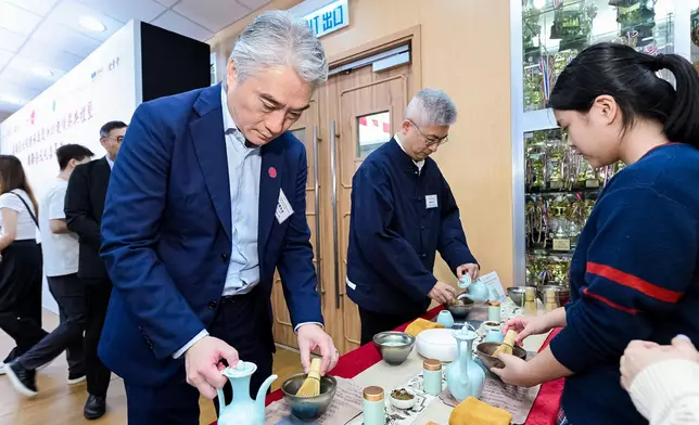 嘉賓於互動攤位體驗宋代點茶文化