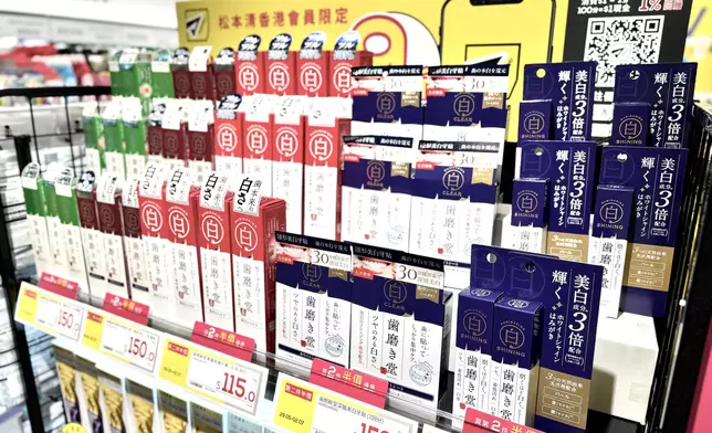 口腔護理產品專區，陳列各式日系牙膏及美白牙刷