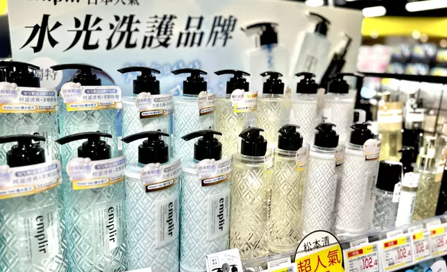emplir 品牌水光洗護系列產品特寫