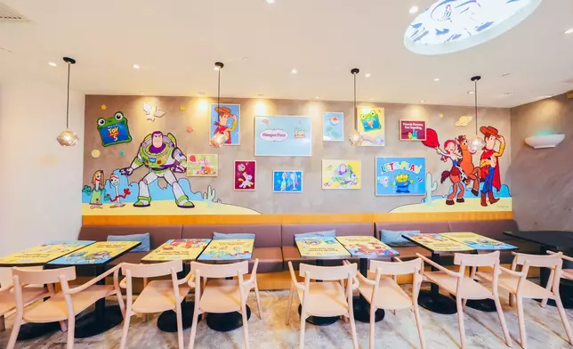 Häagen-Dazs皇室堡店內的《反斗奇兵5》大型主題牆，供顧客拍照打卡