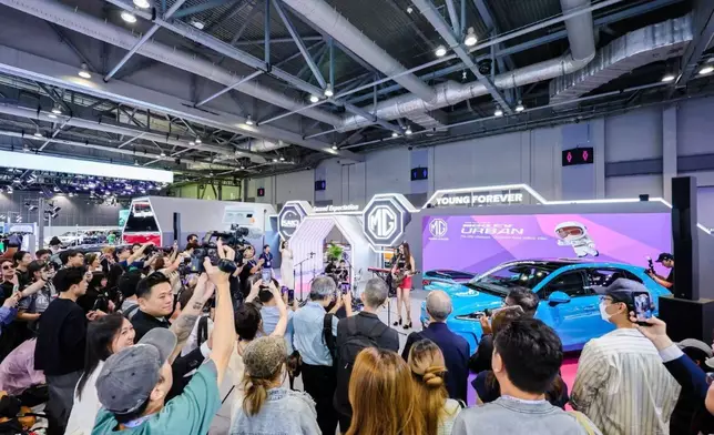 香港國際汽車及供應鏈博覽會 MG 展區人頭湧湧，氣氛非常熱烈
