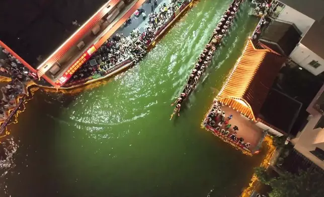 龍舟隊伍必須保持高速，同時巧妙地穿越各種彎道，極大考驗參賽者的技術與團隊合作，仿如水上的一級方程式賽事。CCTV影片截圖