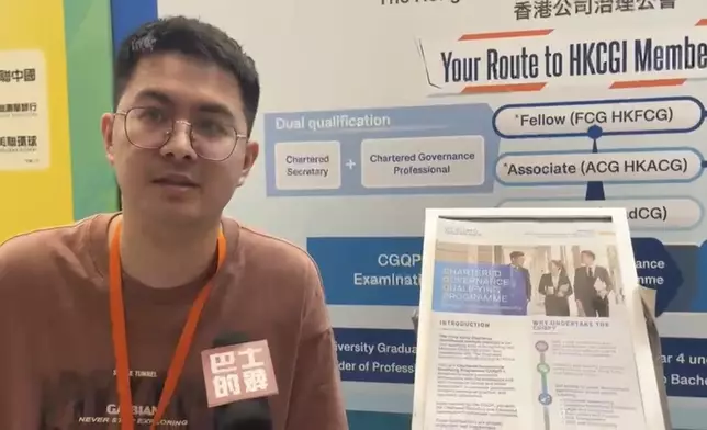 參展商吳先生。巴士的報記者攝
