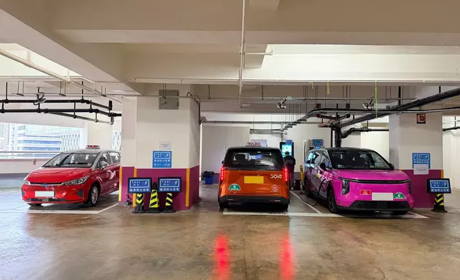 環境局澄清充電樁不足說法 強調網絡急速發展支援的士車隊