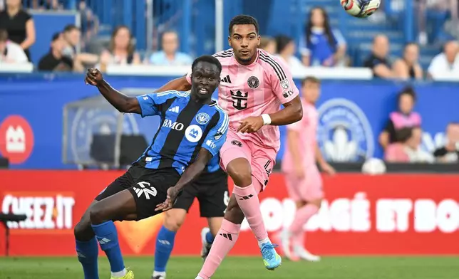 2026年7月25日周六，在蒙特利爾舉行的美職聯足球賽上半場，國際邁阿密CF的布賴特（42號）防守蒙特利爾CF的洛圖里（22號）。(美聯社圖片/Graham Hughes/The Canadian Press) AP圖片