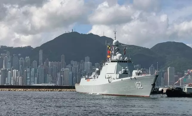 南寧艦抵昂船洲軍營。巴士的報記者攝