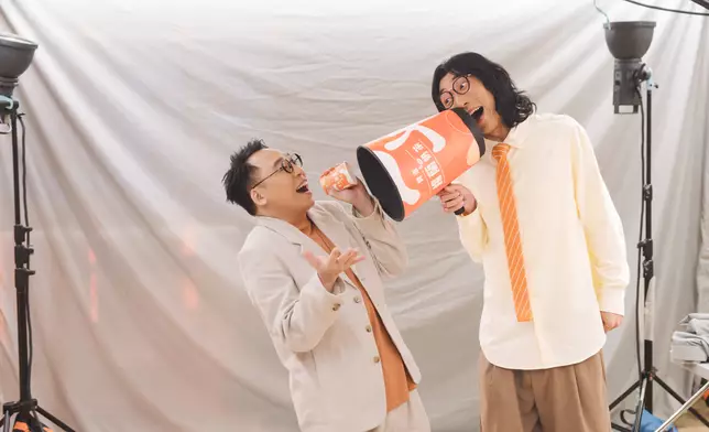 農夫爆笑自度表演橋段。