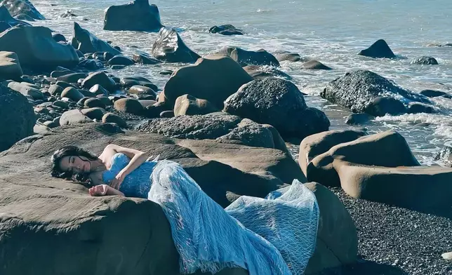 溫碧霞主演的《謊島美人魚》於愛奇藝及優酷上架4日即衝上點擊率第二位。