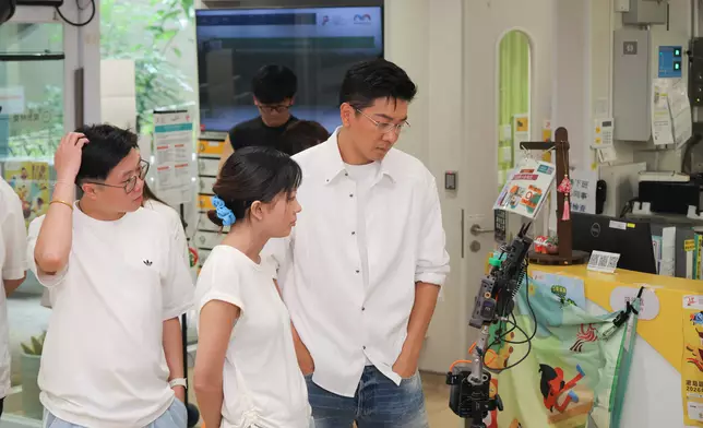 無論幕前幕後，黎諾懿同樣表演專業。