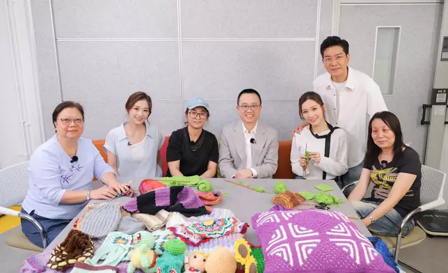 黎諾懿除邀請李佳芯、林燕玲訪問病友外，又安排編織導師（左三）教授編織技術，及請來醫生（左四）分享如何照顧重症肌無力症患者。