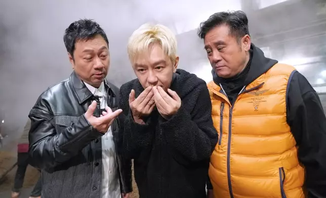 齊齊參觀宜賓白酒廠。