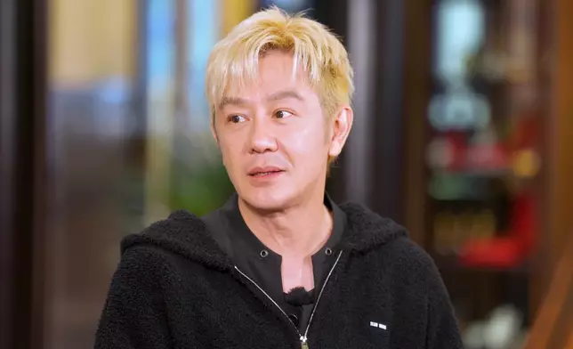 難得把酒言歡，自然真情流露。