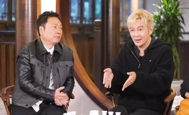 難得把酒言歡，自然真情流露。