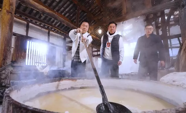 親身體驗完整採鹽過程。