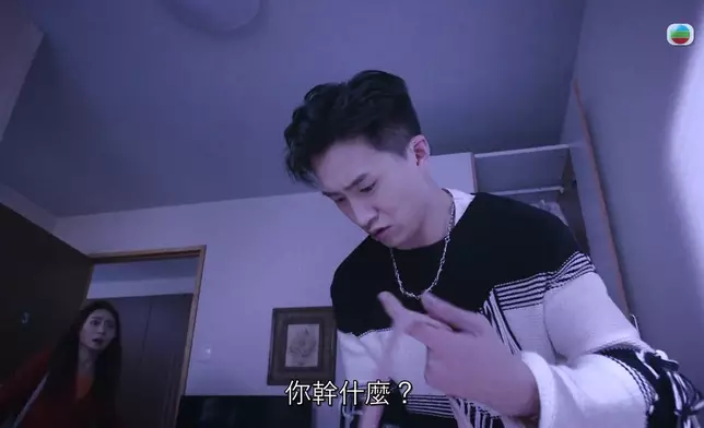 呢幕打鬥戲台前幕後都好認真。
