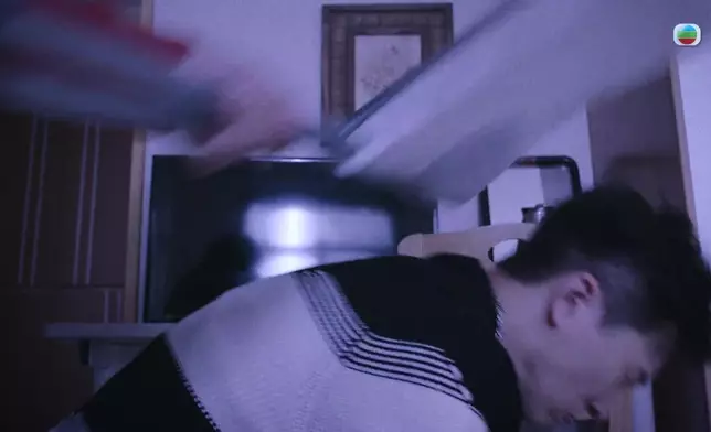 呢幕打鬥戲台前幕後都好認真。