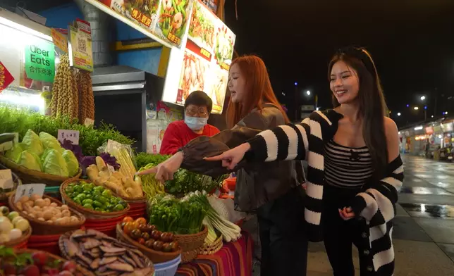 原住民一條街提供不少特色食物。