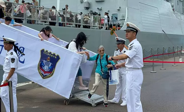 南寧艦編隊星期六（7月4日）起一連兩日開放予已預約的市民登艦參觀。巴士的報記者攝