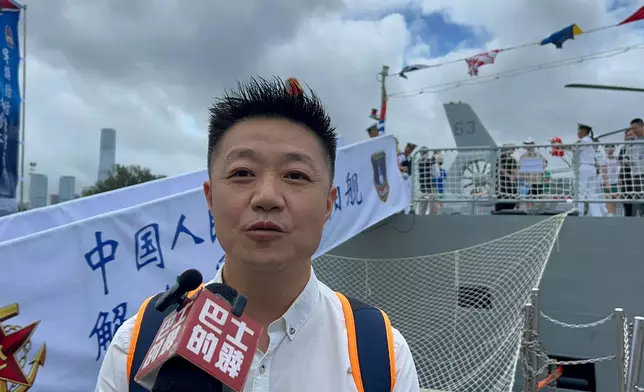 高先生曾於1999年在昂船洲軍營服役，今天和朋友相約到達昂船洲軍營，感覺特別親切。巴士的報記者攝