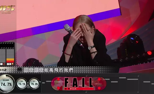 李然挑戰Monster神曲《溝渠暢泳》，唱剩12秒終於失敗，她失望到踎地。