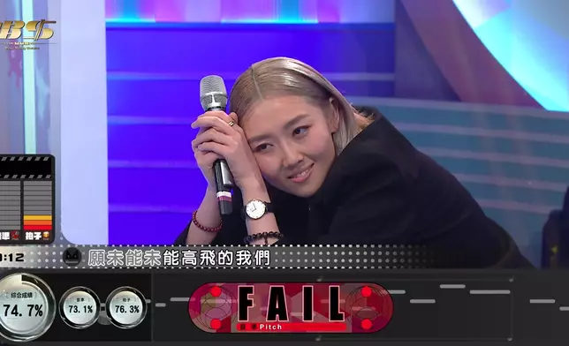 李然挑戰Monster神曲《溝渠暢泳》，唱剩12秒終於失敗，她失望到踎地。