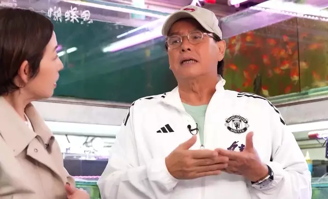 鍾意養魚嘅校長，屋企最多曾有八個魚缸。