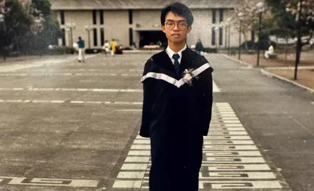 唐偉邦1987年在中大百萬大道拍攝的畢業照