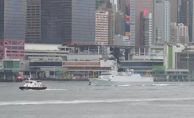 由解放軍導彈驅逐艦「南寧艦」及導彈護衛艦「衡陽艦」組成的海軍艦艇編隊，今日(7月6日)早上完成來港行程並駛離香港。巴士的報記者攝