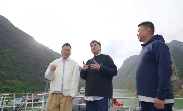 祥哥與麥包又諗詩。