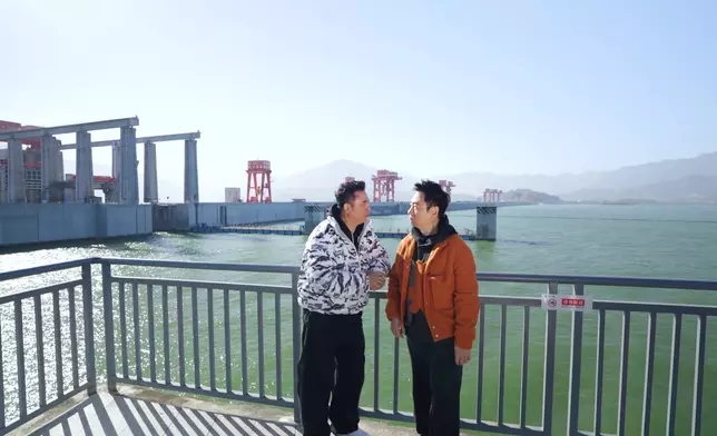 今晚一集首站是三峽大壩。