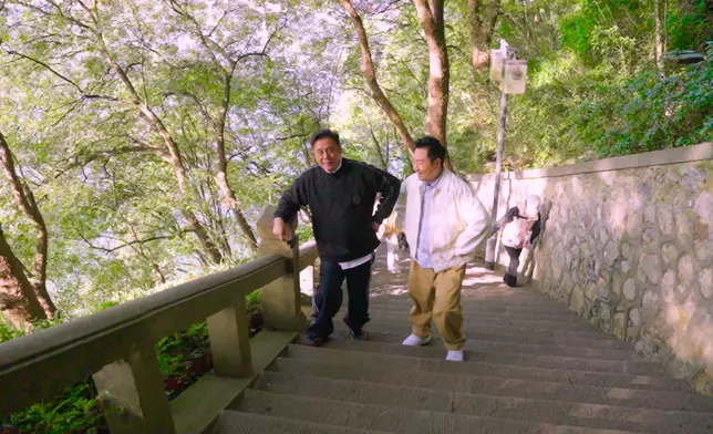 麥包堅持自己行上去。