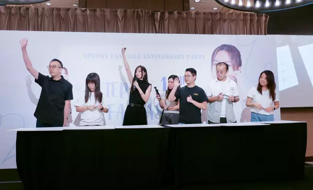 Stephy與歌迷大玩遊戲、抽獎及傾偈交流。