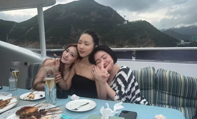 三母女玩得好開心。