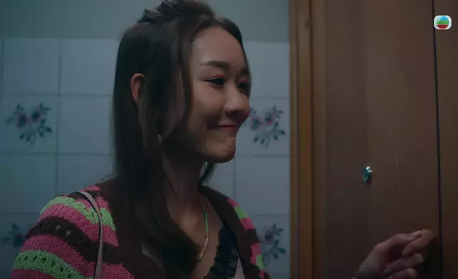 葉靖儀呢5秒演得好用心，嗰種笑，睇得出係強顏歡笑。