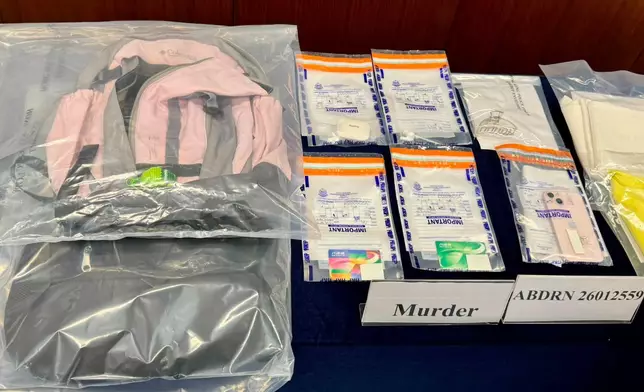 香港仔華富邨小巴站兩名五旬婦人發生爭執打鬥，其中一人不治，警方拘捕一名50歲女子，圖為案中證物。